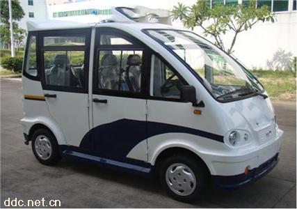  凯驰CAR-FB4座封闭式电动巡逻车